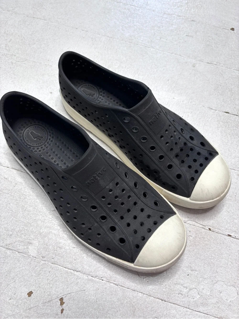 Native Shoes Jefferson Black White Waterproof Slip On Shoes Size 4 EUC
